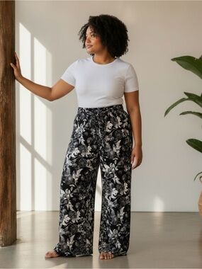 White House Black Market Affinity Floral Printed Matte Wide Leg Pants with Tie